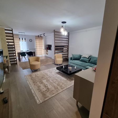 Apartament Superb In Regim Hotelier- Arad Plaza Buitenkant foto