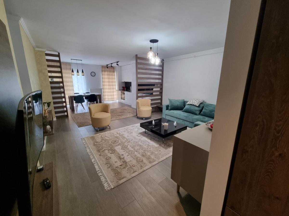 Apartament Superb In Regim Hotelier- Arad Plaza Buitenkant foto