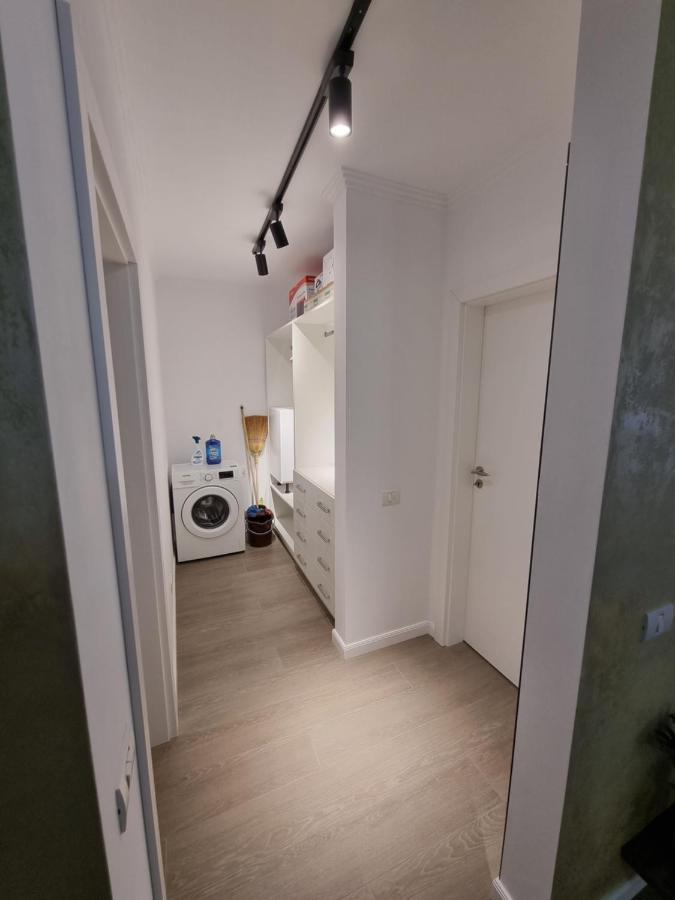 Apartament Superb In Regim Hotelier- Arad Plaza Buitenkant foto