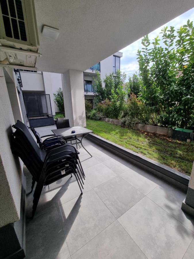 Apartament Superb In Regim Hotelier- Arad Plaza Buitenkant foto